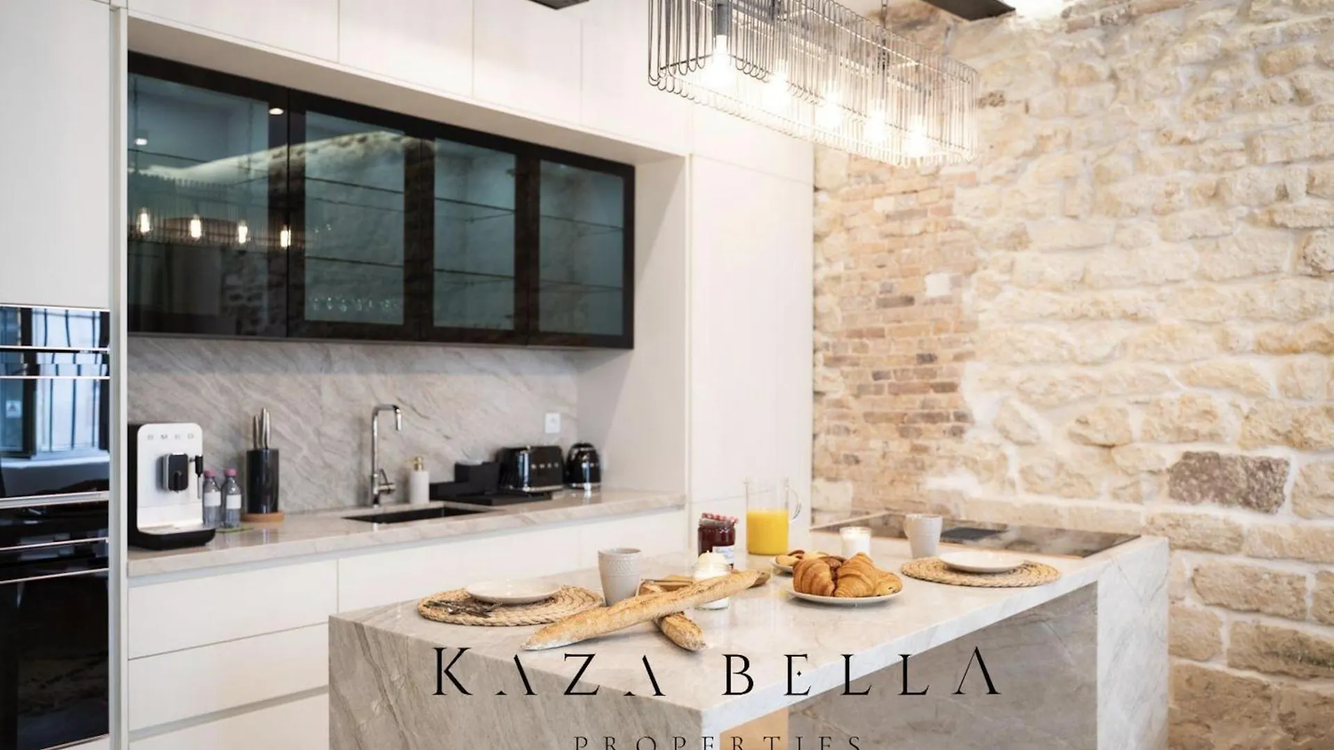 Kaza Bella - Marais Modern Flat With Small Pool